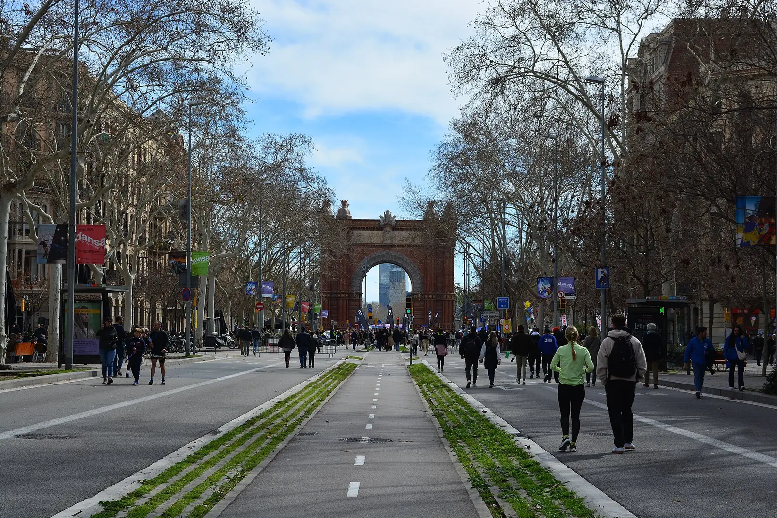 Marathon route along a wide avenue toward the Arc de Triomf in Barcelona in 2024