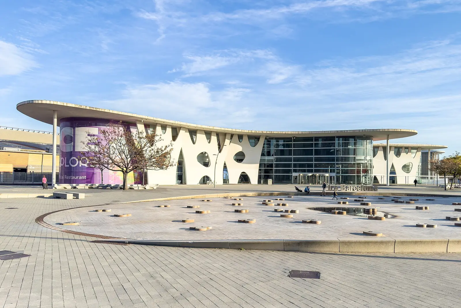 Fira de Barcelona Gran Via exhibition centre with its curved white roof and plaza