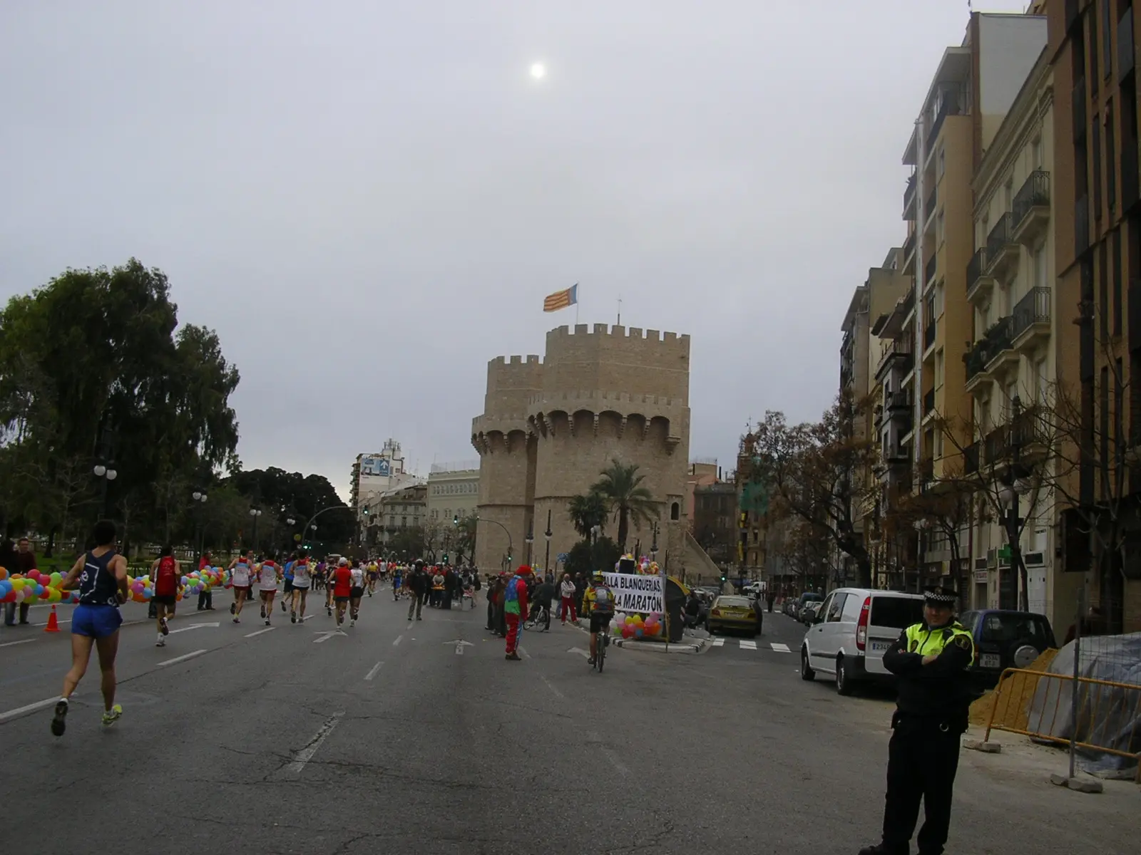 Marathon runners passing the Torres de Serranos gate in Valencia in 2006